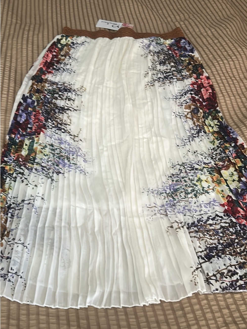 BNWT Floral-Trim White Pleated Midi Skirt XXL